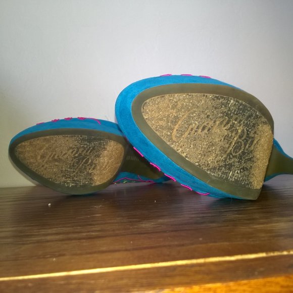 Spring Time Embroidered Heels - Picture 5 of 10